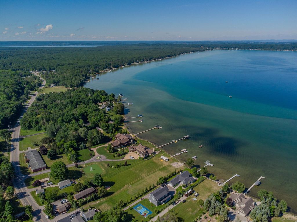 Tbd Se Torch Lake, Helena township