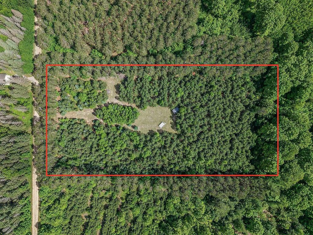 8767 Rustic Ln, Garfield township