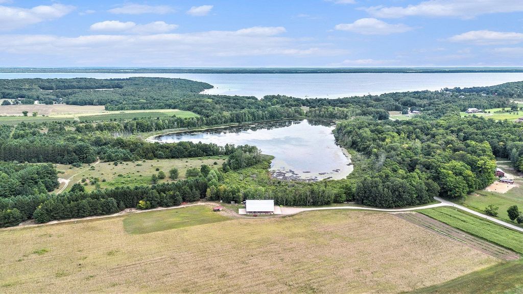 3625 Swaney, Peninsula township