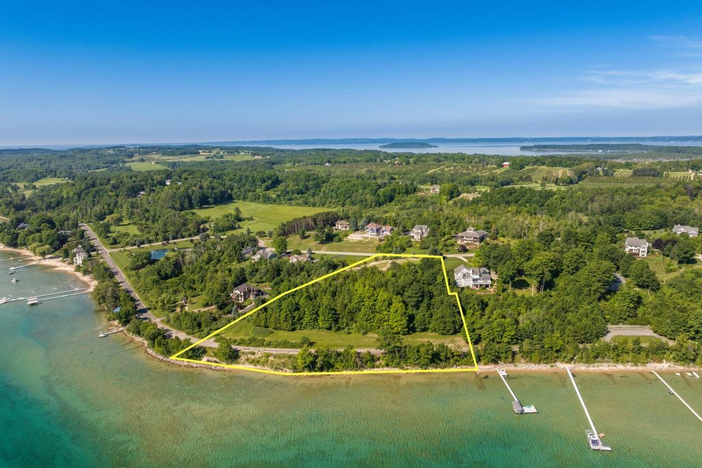 14750 Mallard, Peninsula township