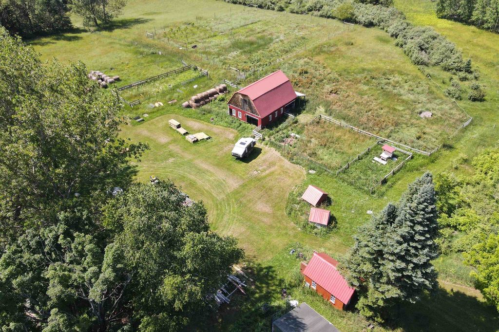 4626 S Center Hwy, Bingham township