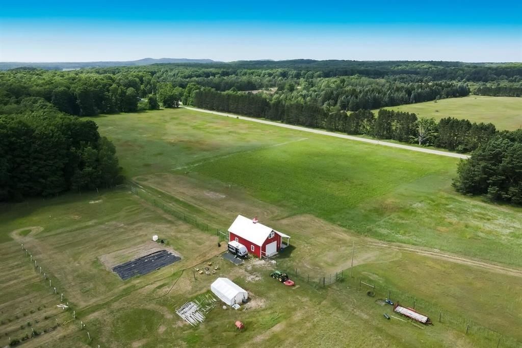 7946 Valley, Platte township