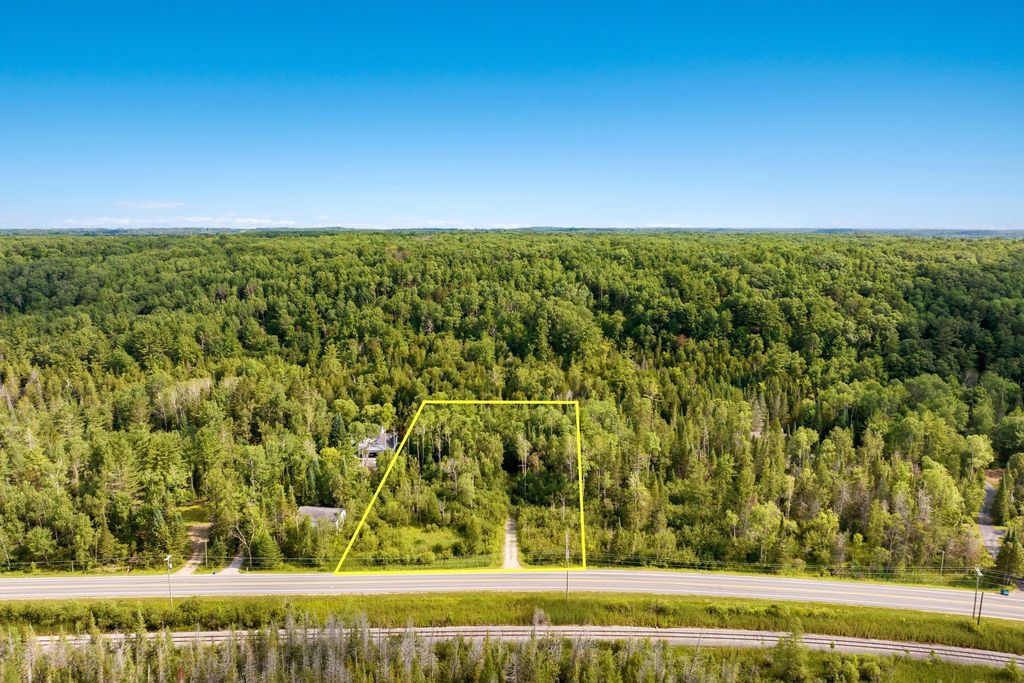 00 E River Rd, East Bay township
