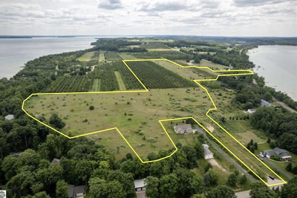 000 N Stony Point Rd, Suttons Bay township