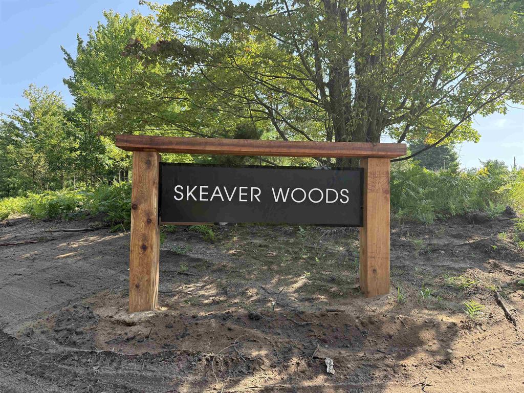 820 Backcountry Dr, East Bay township