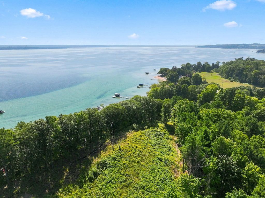 00000 Bluff, Peninsula township