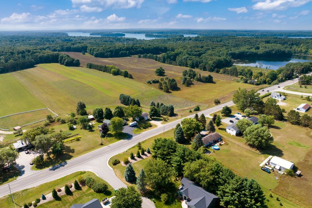 4029 Center Farm Ln, Long Lake township