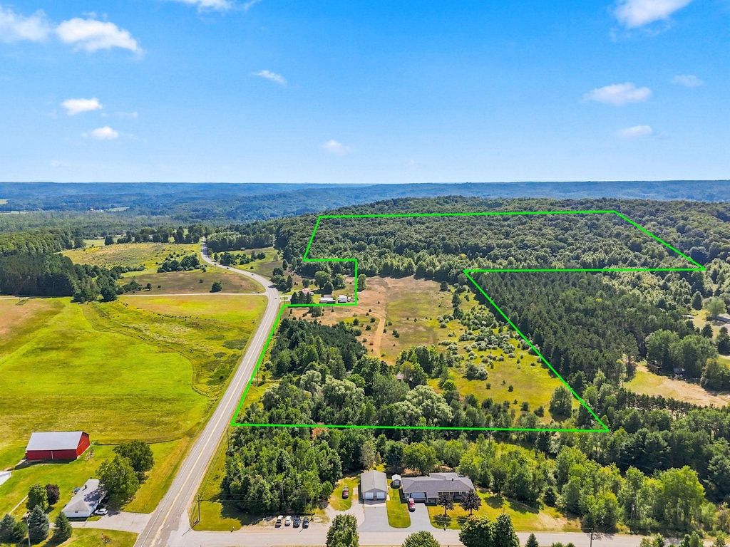 10090 S Cedar, Solon township