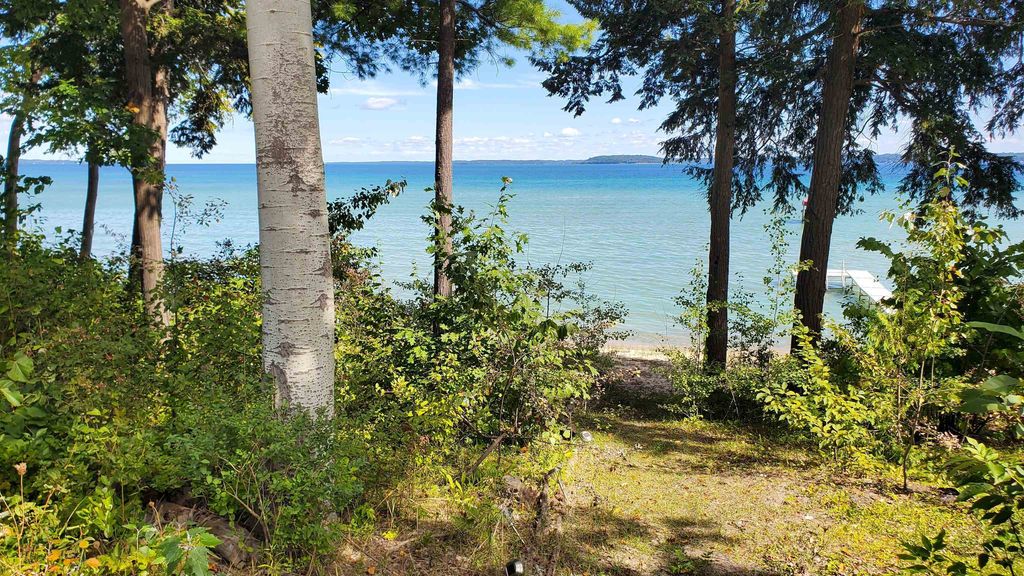 00 S West Bay Shr, Traverse City