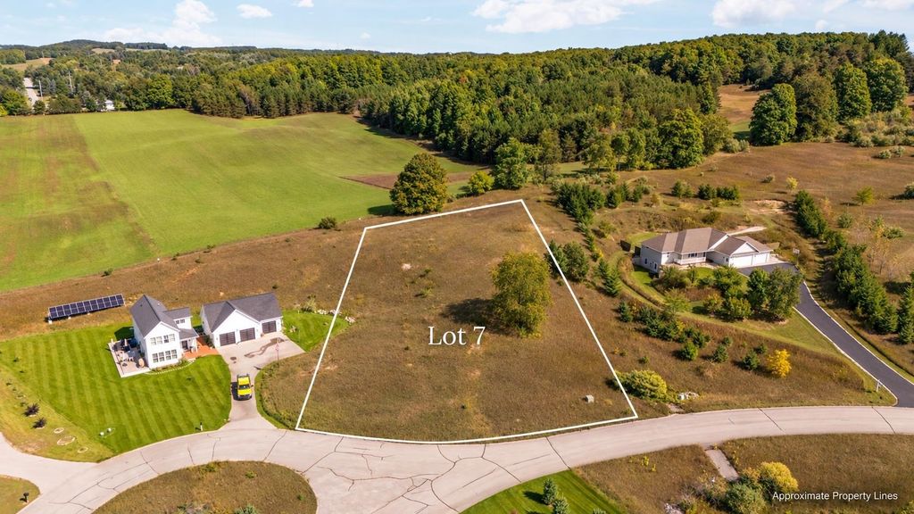 2446 Tyler Hills Dr, Traverse City