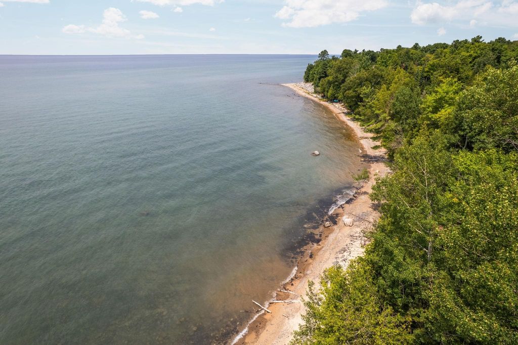 11167 Lakeshore, Charlevoix