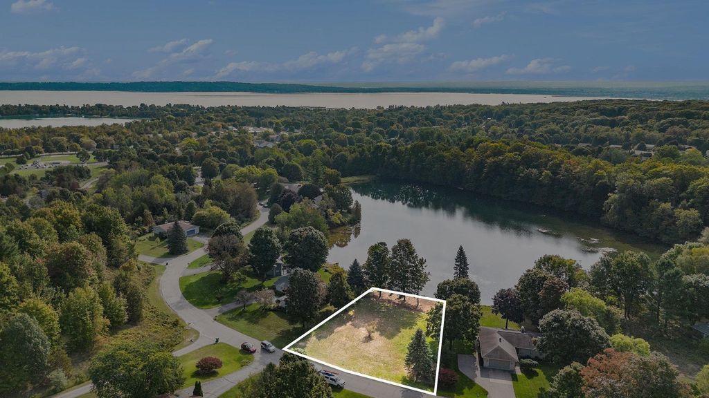 00 E Avondale, Traverse City