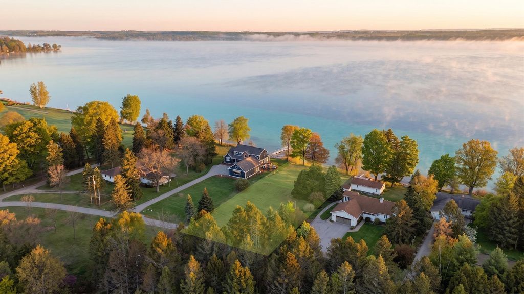 119 Jackson, Elk Rapids