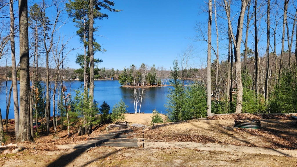 2242 Ridge, Hayes township