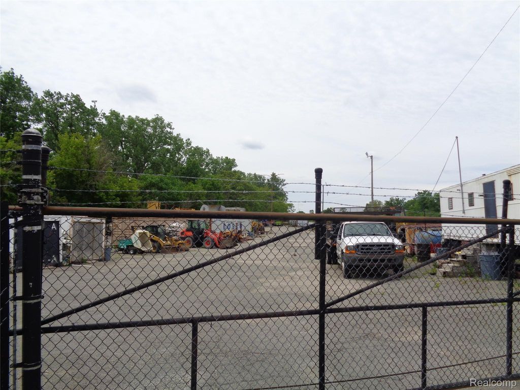 325 King Road, Trenton city