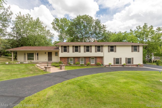 796 Rock Spring Rd, Bloomfield charter township
