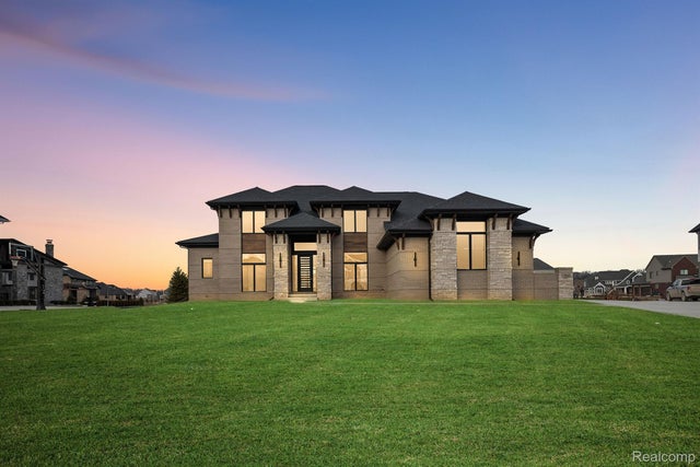 3818 Royal Berkshire Ln, Oakland charter township