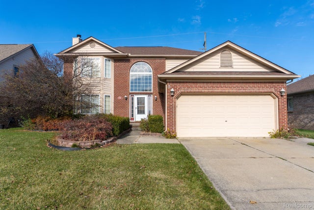 25591 Lord Dr, Chesterfield township