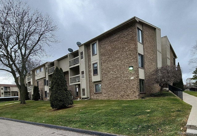 30515 W 14 Mile Rd 30, Farmington Hills city