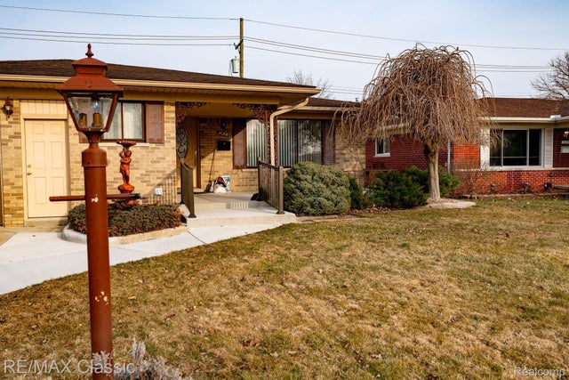 34398 Greentrees Rd, Sterling Heights city