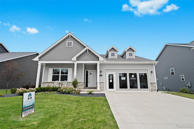362  Jubilee Dr, Northfield township