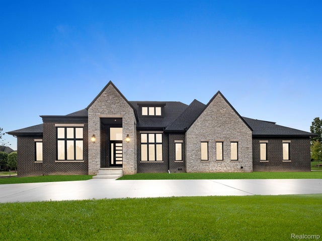 2605 Fairway, Oakland charter township