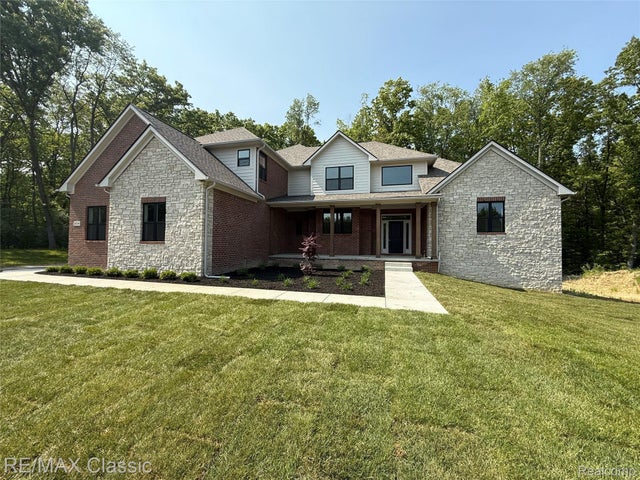 2836 Pine Bluffs Ct, Highland charter township