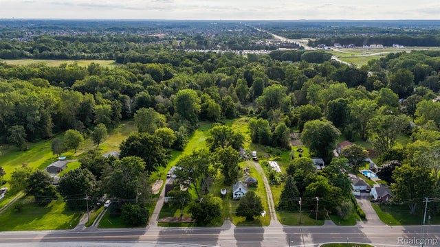 50741 North Ave, Macomb township