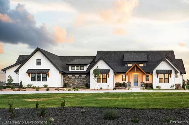 64164 W 8 Mile Rd, Green Oak township