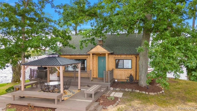 10086 King Rd, Springfield charter township