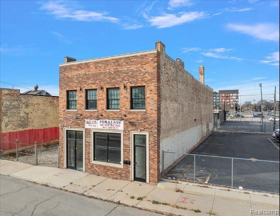 820 W Baltimore St, Detroit city
