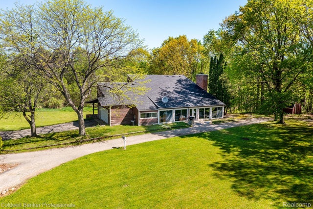 8899 Dwyer Rd, Hartland township