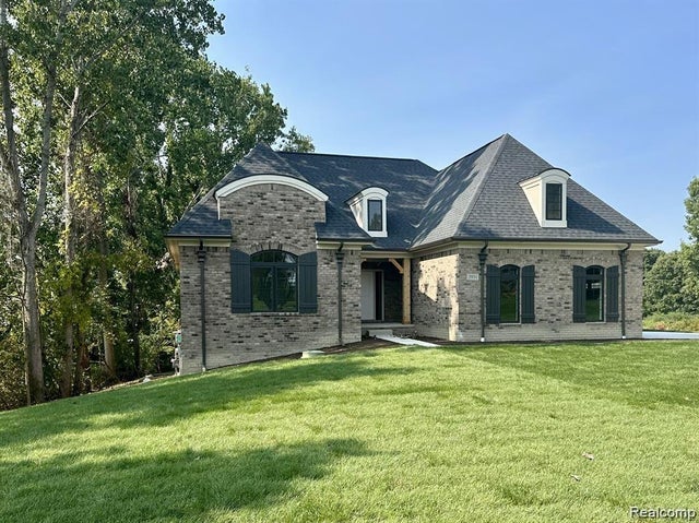 2931 Colt Crt, Commerce charter township