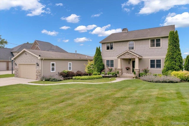 1611 Harwood Dr, Oxford charter township