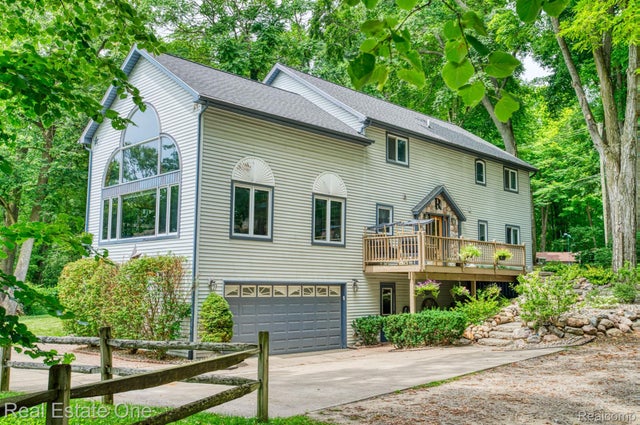 11770 Woodview, Hamburg township