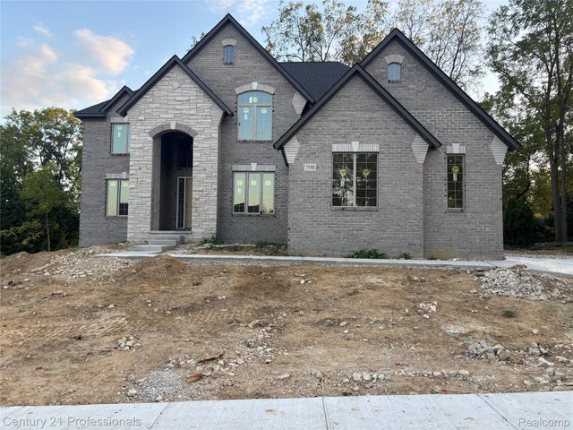 7550 Sawgrass Dr, Washington township