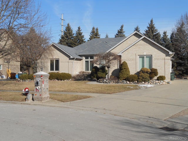 13267 Pearl Dr, Shelby charter township