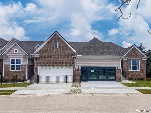 2227 Chase Dr 104 12, Hartland township