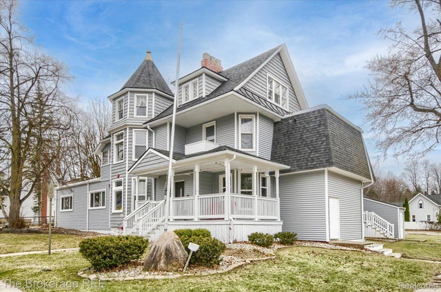 700 S Adelaide St, Fenton city