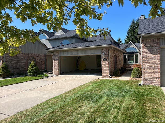 51433 Fox Hill Trl, Chesterfield township