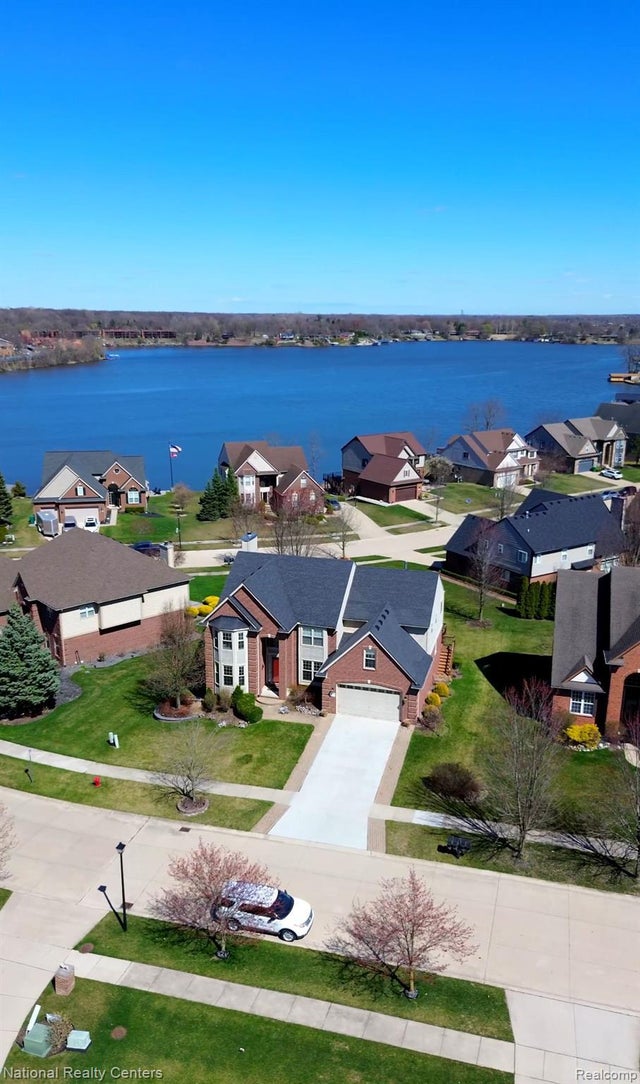 12881 Nautica Dr, Van Buren charter township