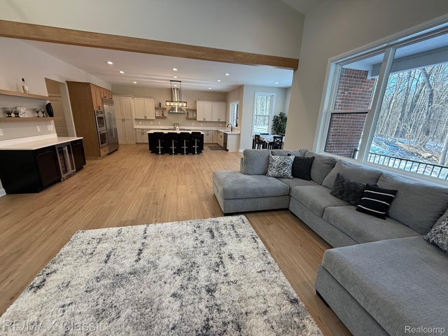 2323 Canterwood, Highland charter township