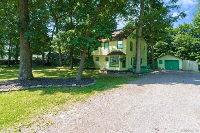 4725 Hickory Dr, Highland charter township