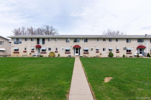 26902 Sandy Hill 11, Lyon charter township