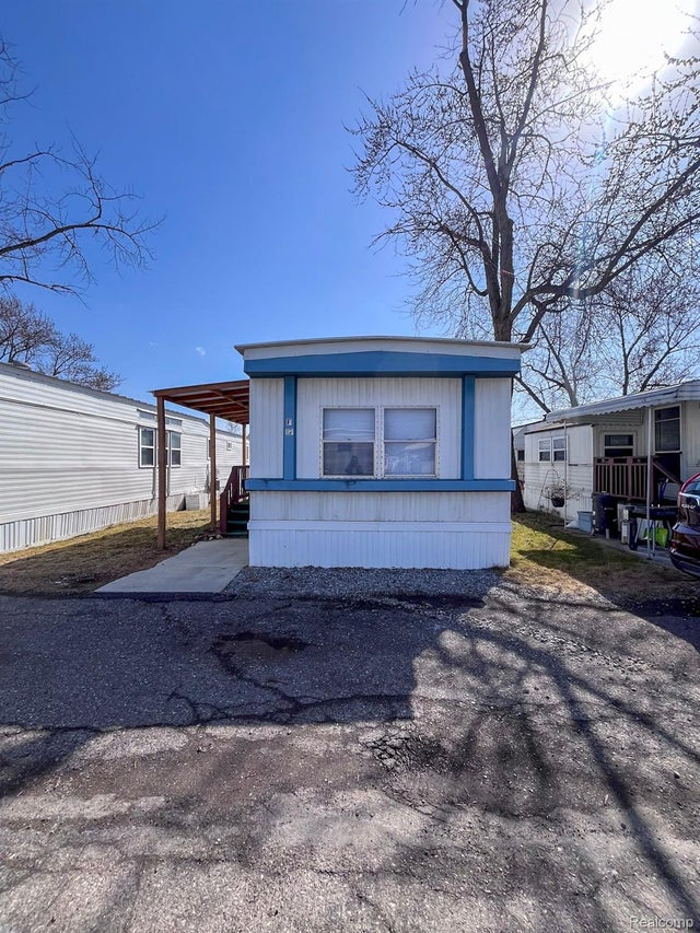 22600  Middlebelt Road, Lot# F-27, Farmington Hills city