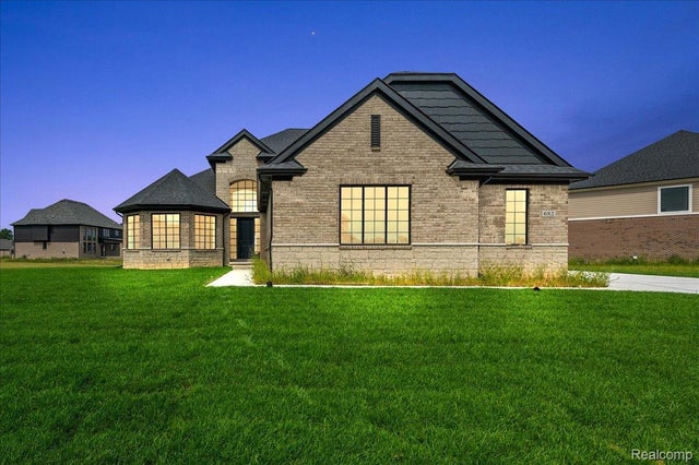 682 Westlake Ave, Oxford charter township