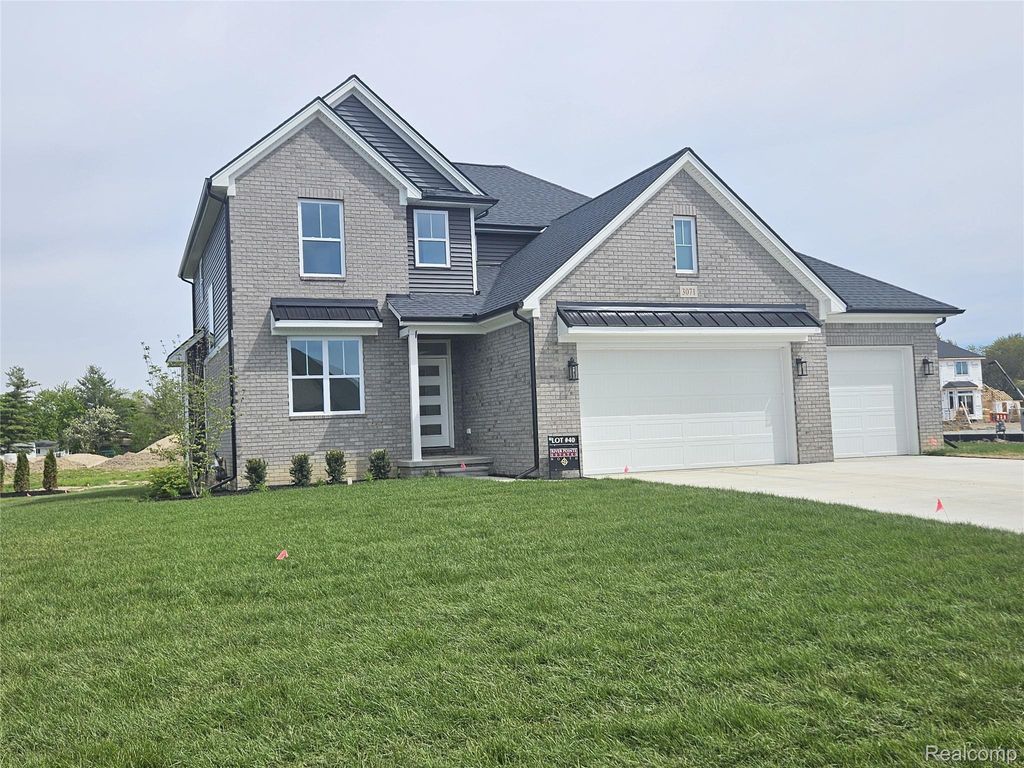 3071  Regatta Dr, St. Clair township