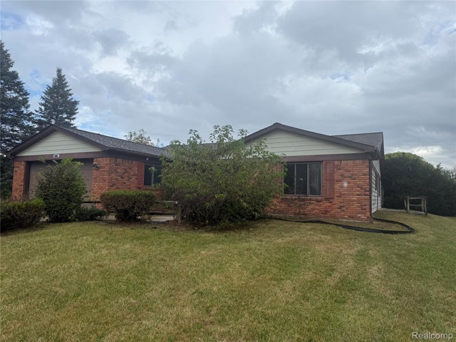 15505 Hoeft Rd, Van Buren charter township
