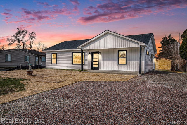 816 Vernita Dr, Orion charter township
