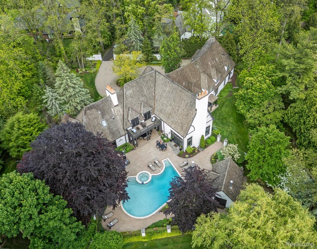 2010 W Valley Rd, Bloomfield Hills city